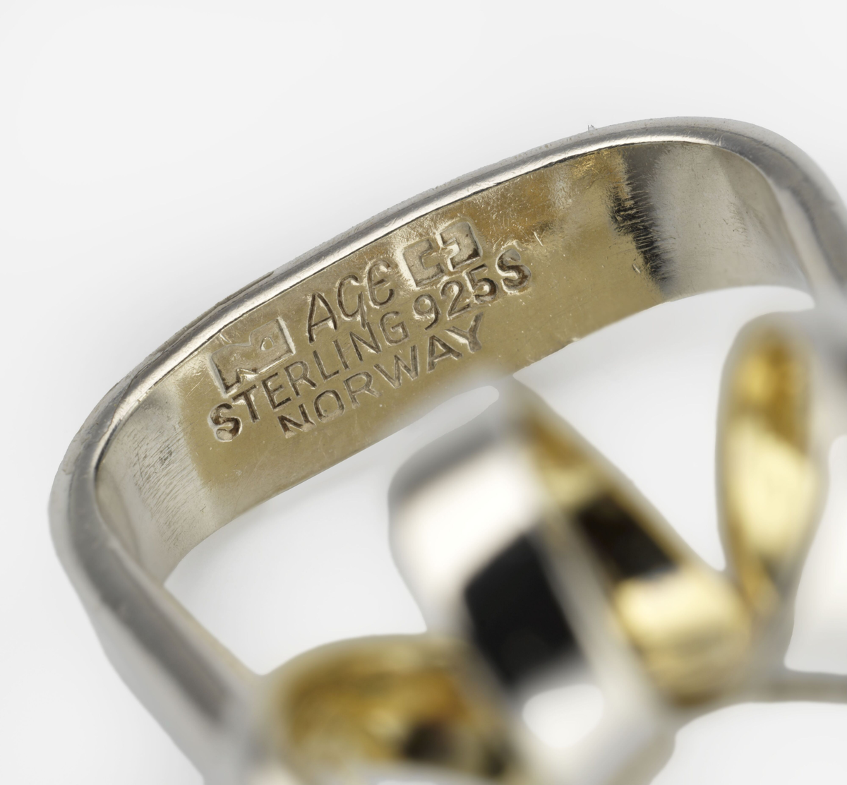 H62 [Fingerring]