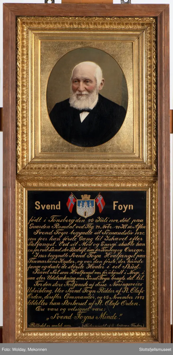 To bilder satt sammen i en ramme: 1) portrett av Svend Foyn øverst og 2) tekst skrevet med gullskrift på svart nederst