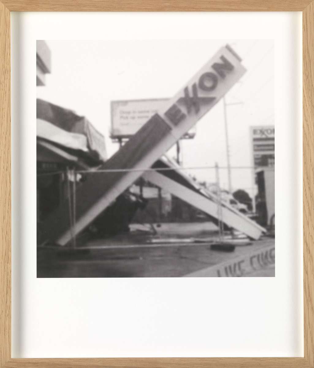 Sixtytwo Gasoline Stations [Fotografi]