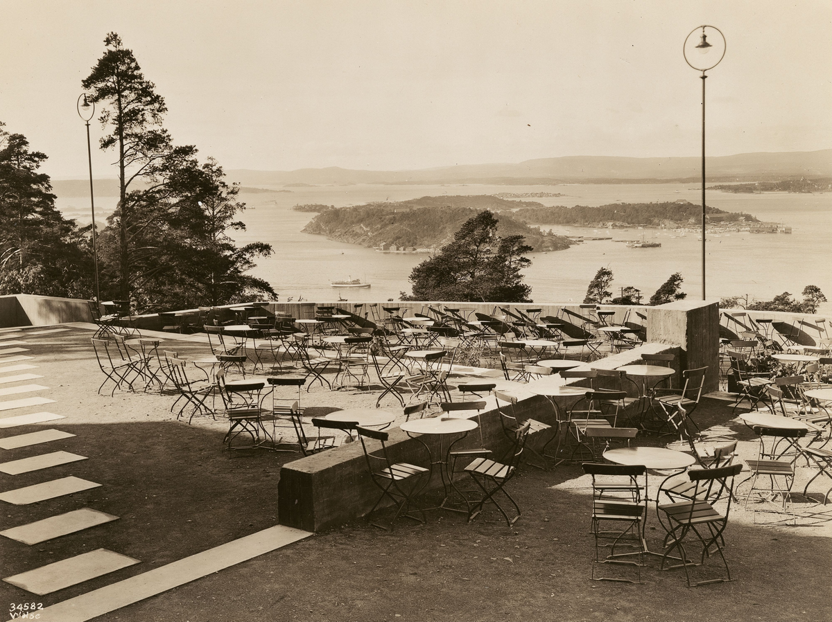 Fra Ekebergrestaurantens terrasse [Fotografi]