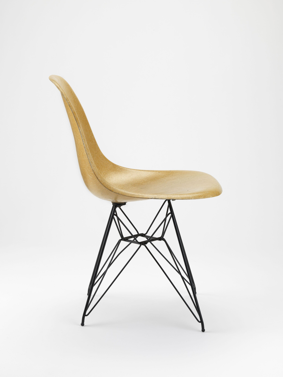DSR Fiberglass Eiffel Tower Chair [Spisestuestol]