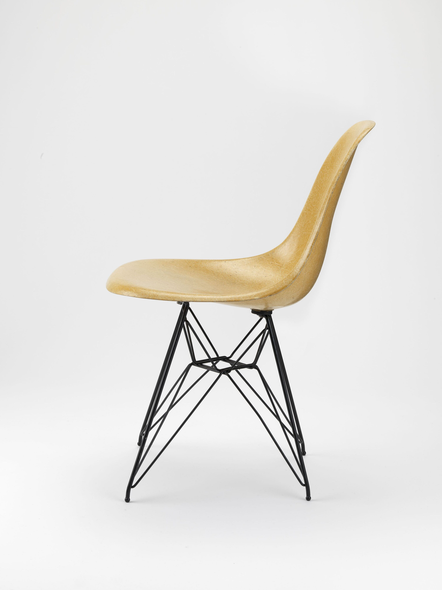 DSR Fiberglass Eiffel Tower Chair [Spisestuestol]