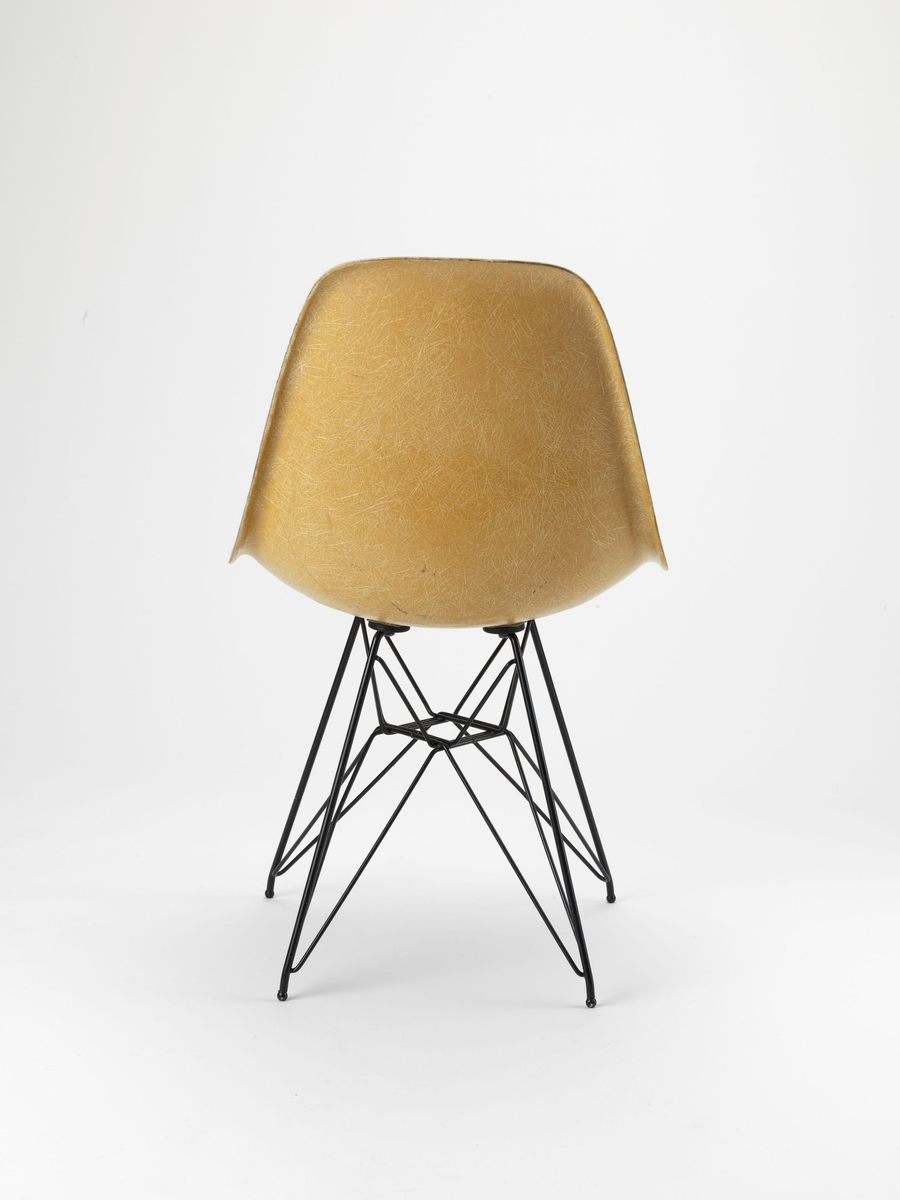 DSR Fiberglass Eiffel Tower Chair [Spisestuestol]