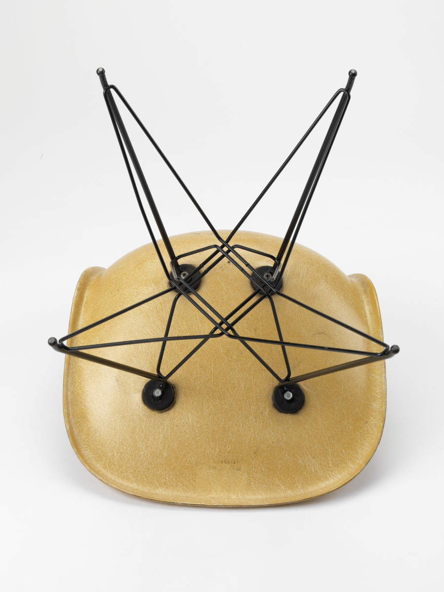 DSR Fiberglass Eiffel Tower Chair [Spisestuestol]