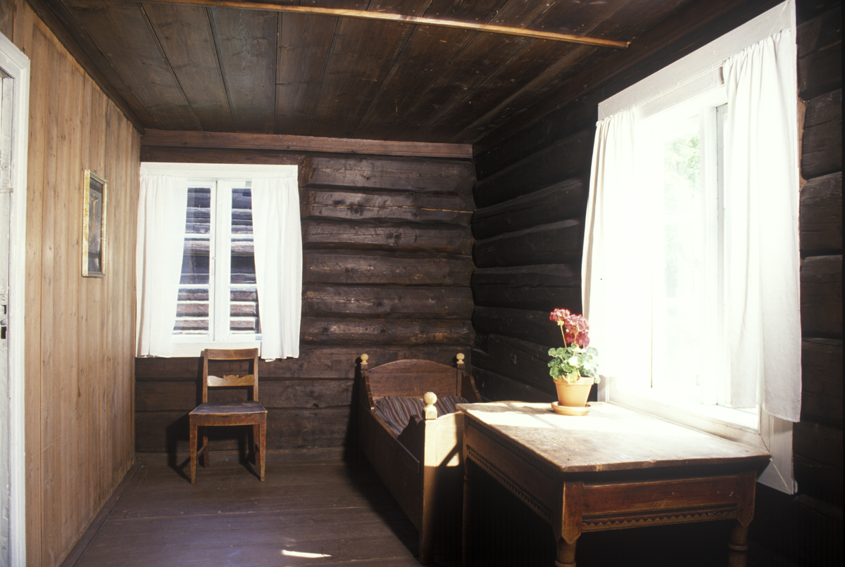 Hamar, Domkirkeodden, Lillehov, interiør. Kove, soverom. Føderødsbygning fra Lillehov i Vallset. Oppført på midten av 1700-tallet av Ole Olsen. Gjenreist på Hedmarksmuseet i 1971.
