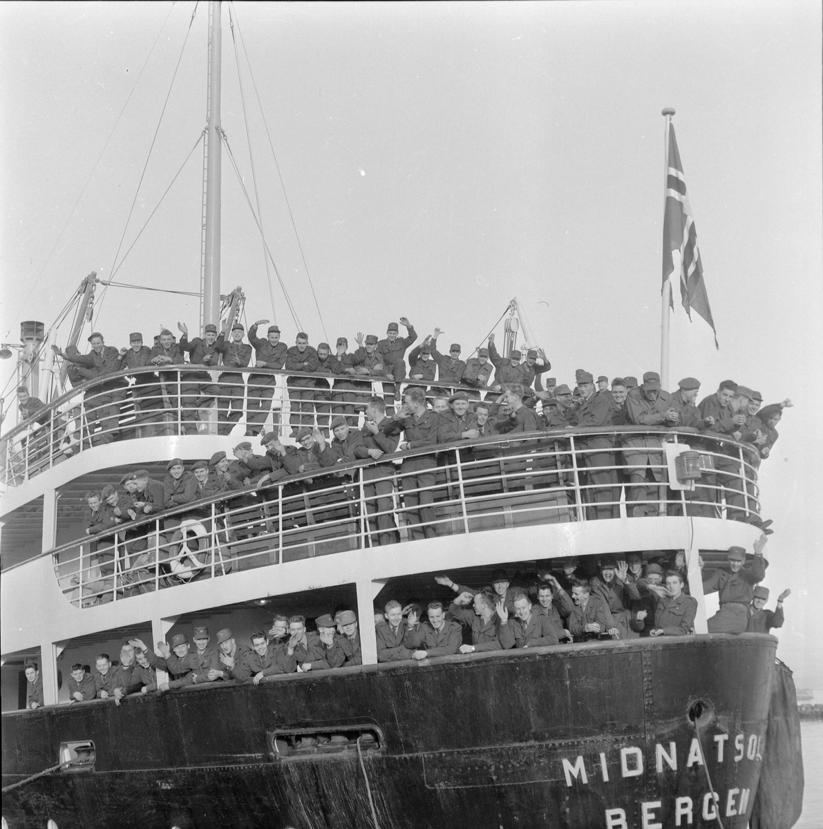 Soldater på hurtigruten MS Midnatsol på vei nordover