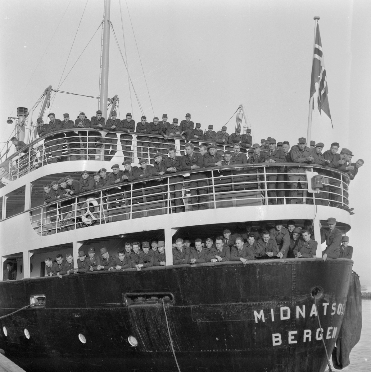 Soldater på hurtigruten MS Midnatsol på vei nordover