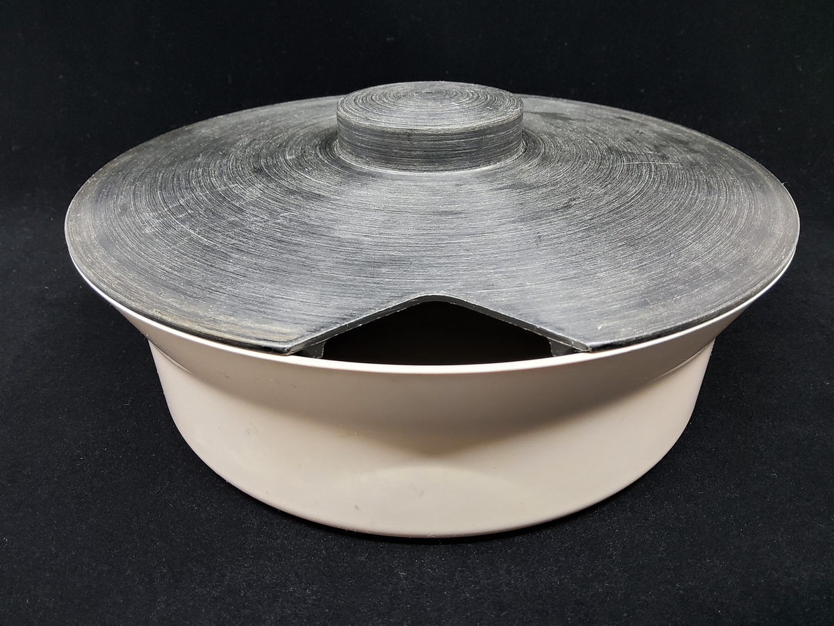 Skål med lock. 
Skaraplast, Giva serien.
Artikelnummer: 6171