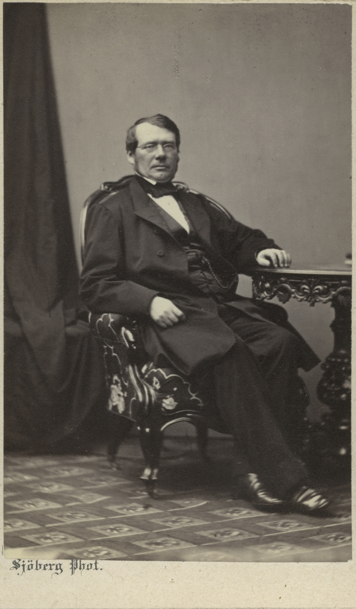 Porträtt av läroverksadjunkt Robert Ström.