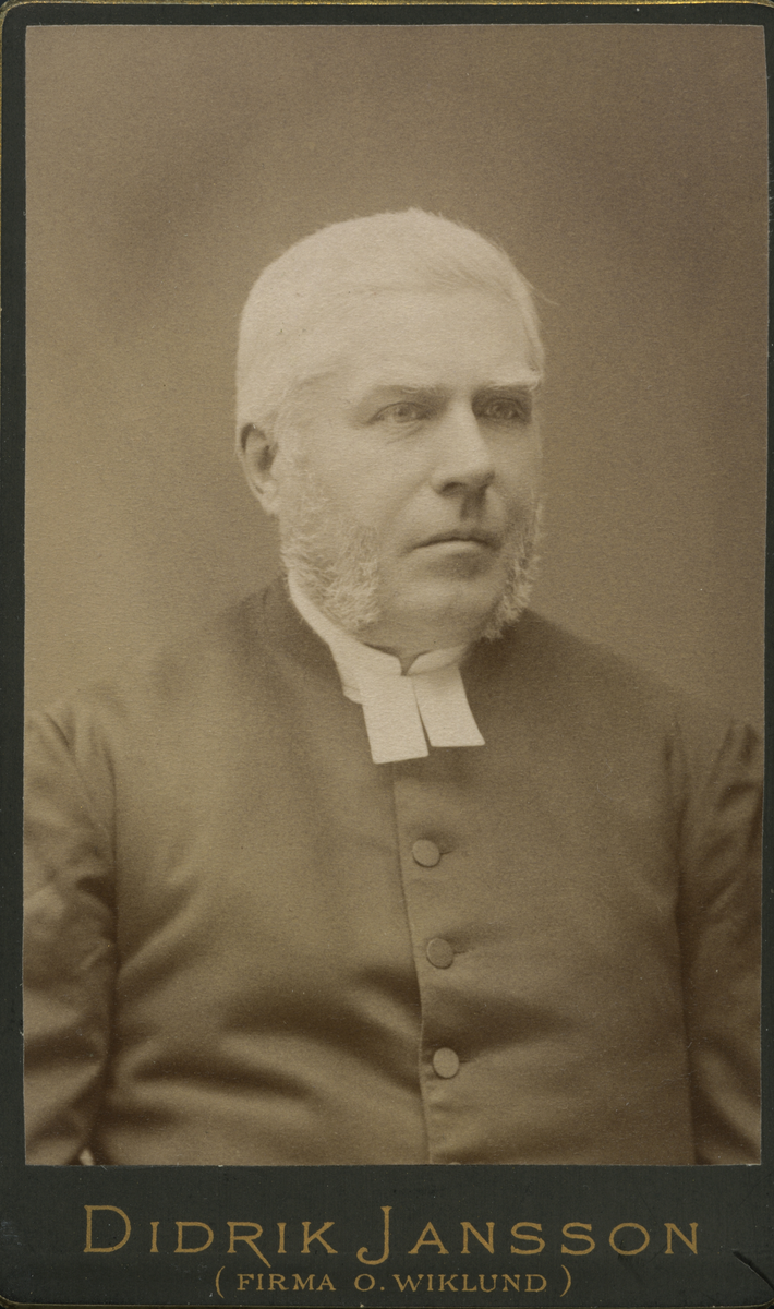 Porträtt av kyrkoherde Gustav Wahlström (enligt text baksida kort).