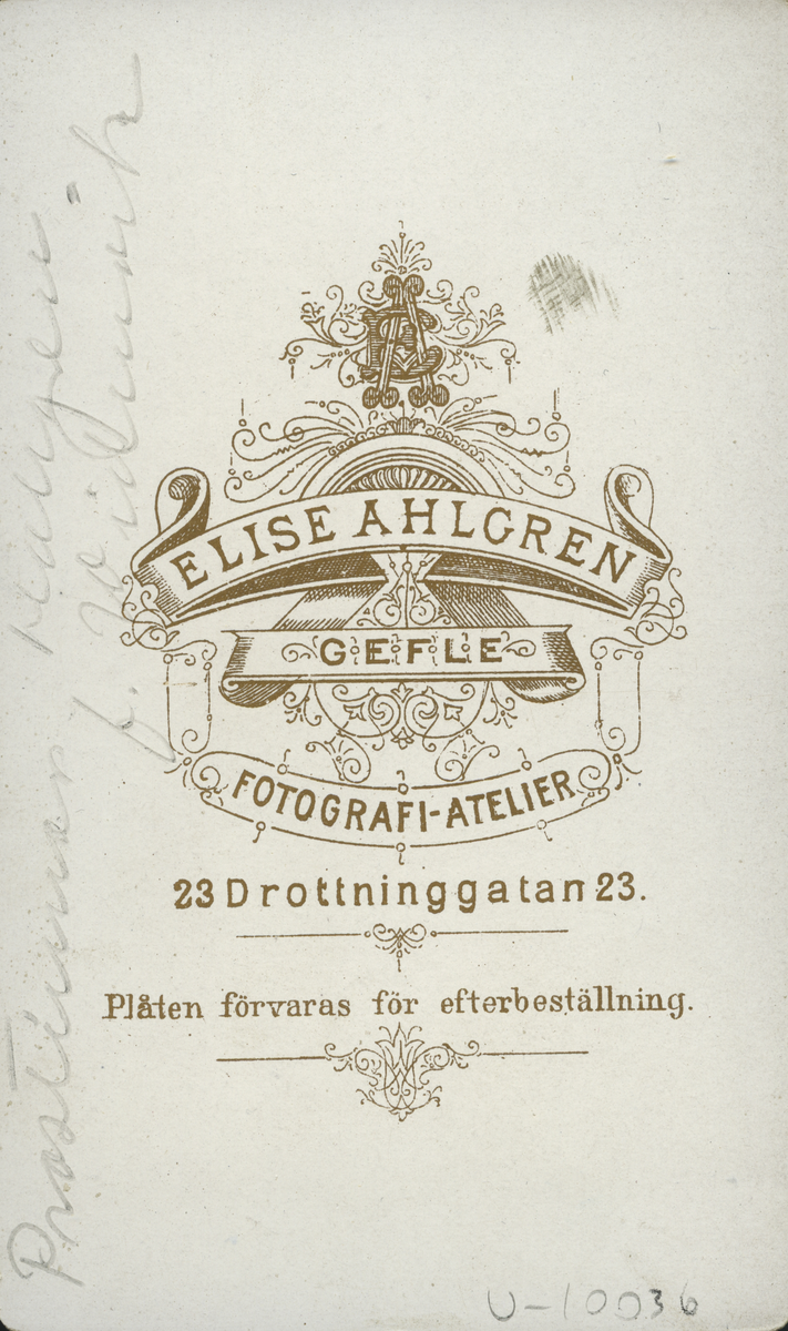 Porträtt av kyrkoherde Gustav Wahlström (enligt text baksida kort).