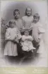 Porträtt av barnen Holmström (enligt lite otydlig text baksida kort).