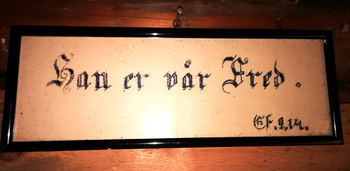 Brodert bibelsitat i glass og ramme.