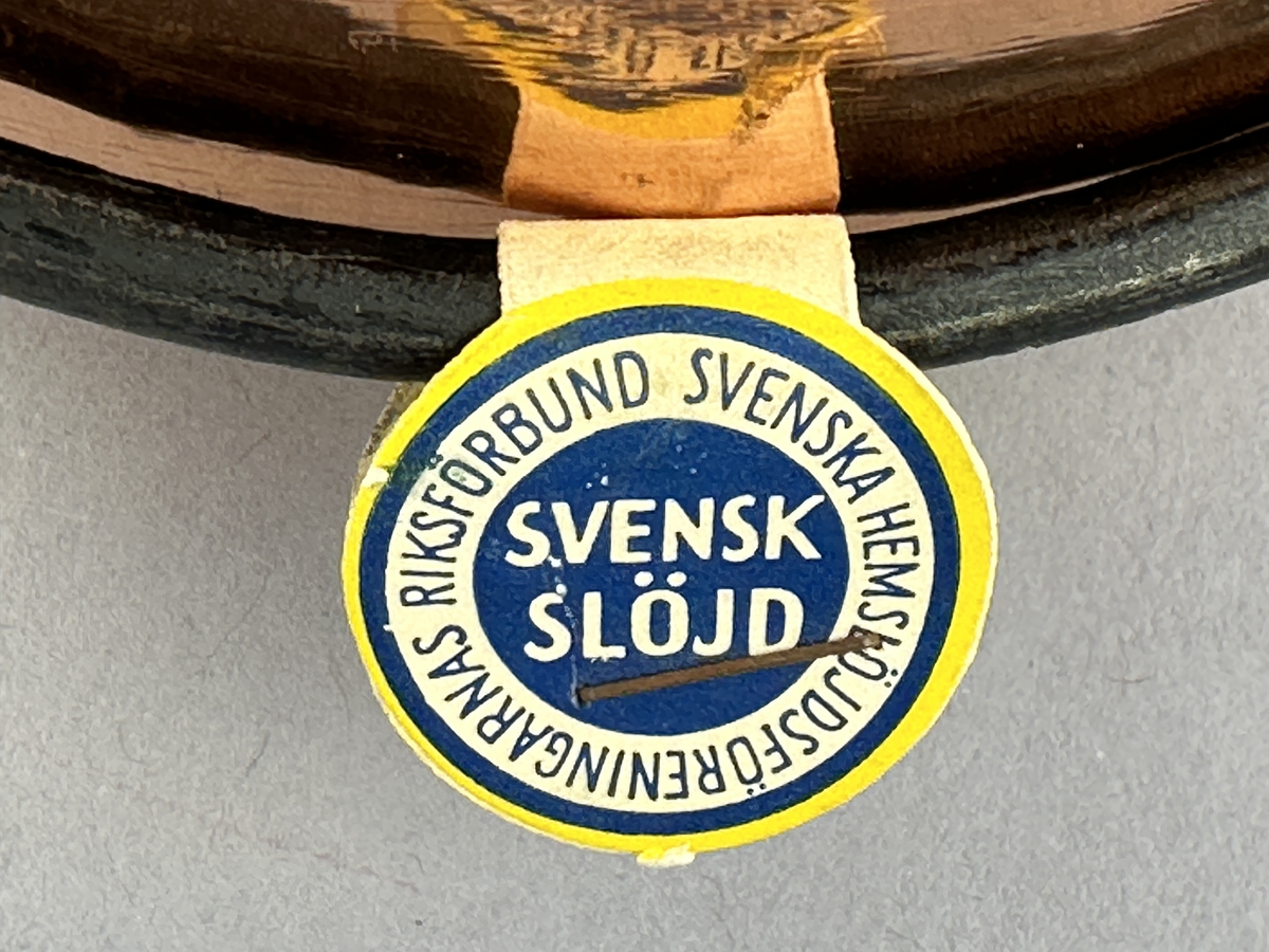 Gryta av koppar med förtennad insida och handtag/bygel av järn.