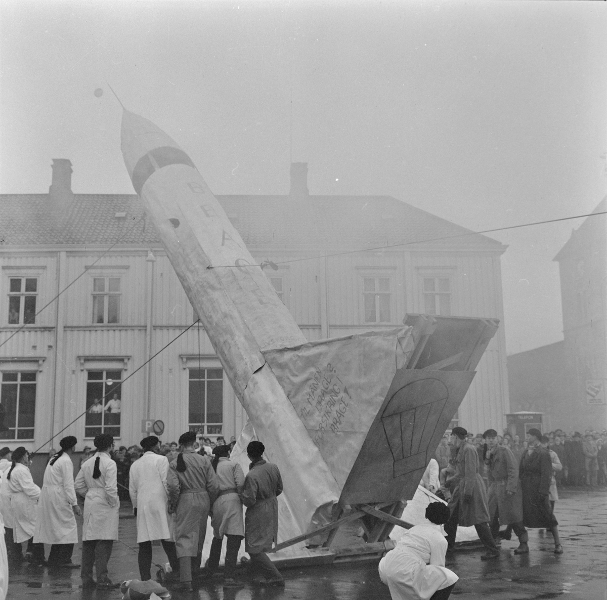 UKA-1957. Romrakett på torget