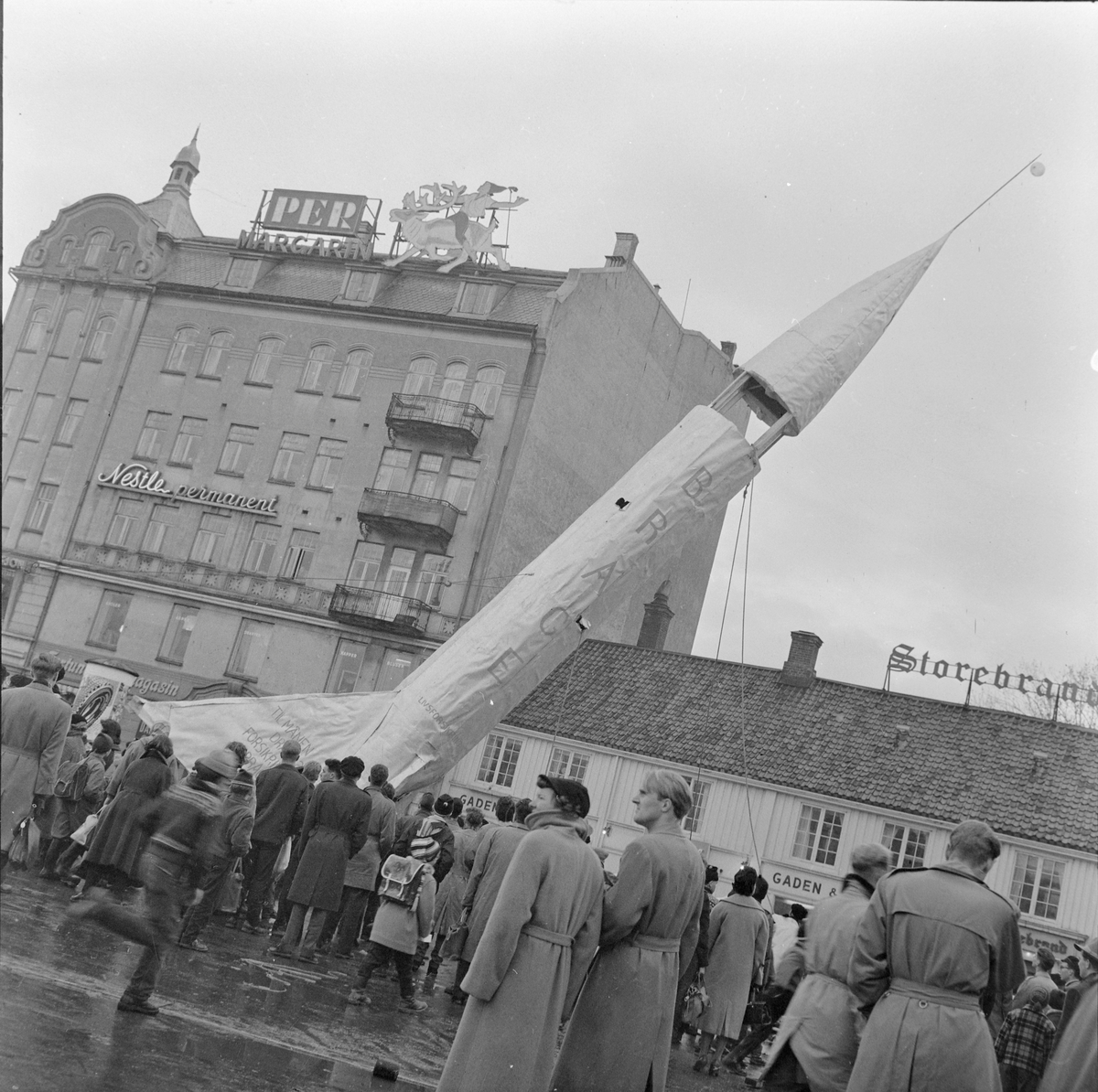 UKA-1957. Romrakett på torget