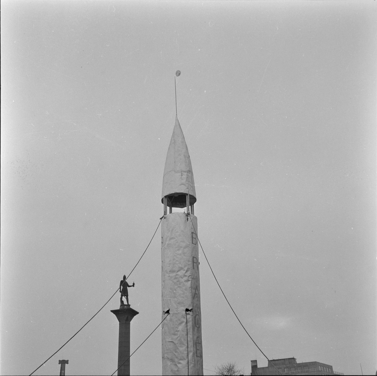 UKA-1957. Romrakett på torget