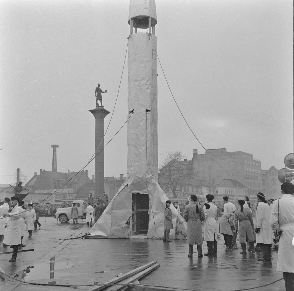 UKA-1957. Romrakett på torget