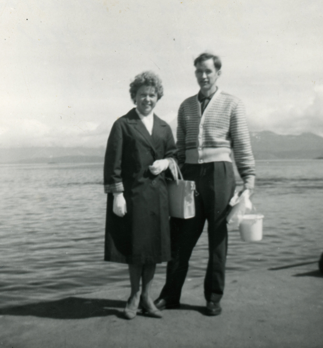Portrett  frå brygga i Harstad 28 juni 1961.
Otto Stake med Hilda.