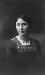 Portrett av Signy Jakobsen,f.1892, Finnsæter