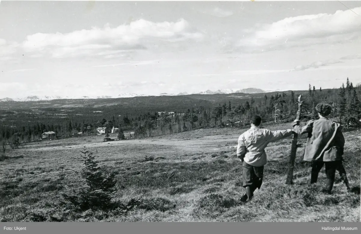 To mann ovenfor Liaset i Rukkedalen. F.v. Knut Eidal

