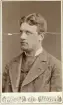 Porträtt troligen av Axel Brolin 10/3 1877? (det som går att utläsa av text baksida kort).