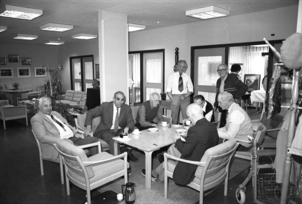 Grupp män inne på Frejan