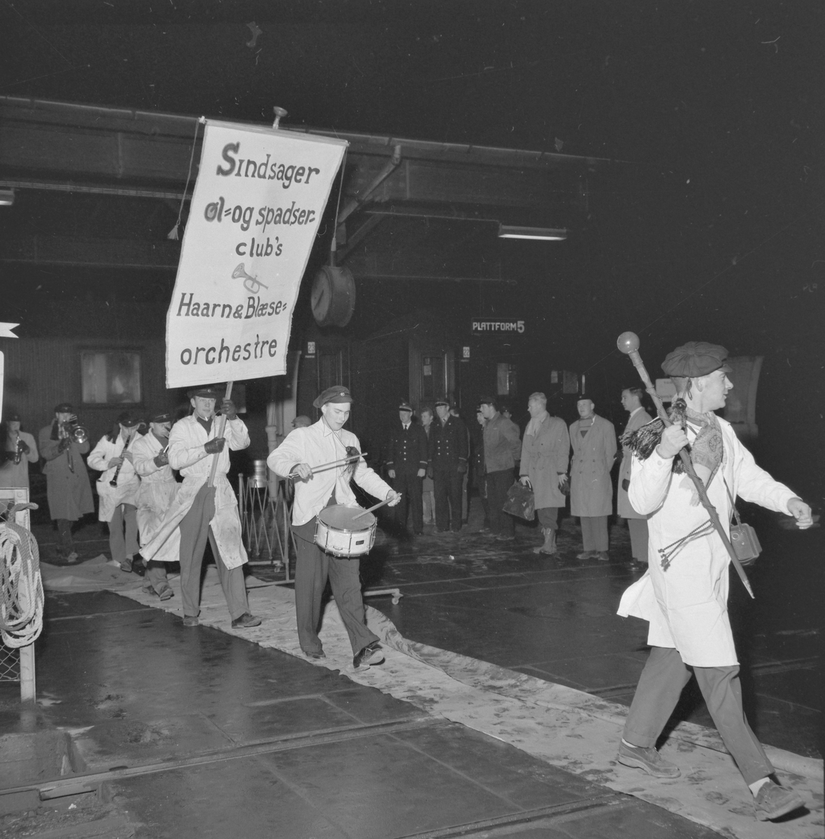 Gjester kommer til UKA -1957