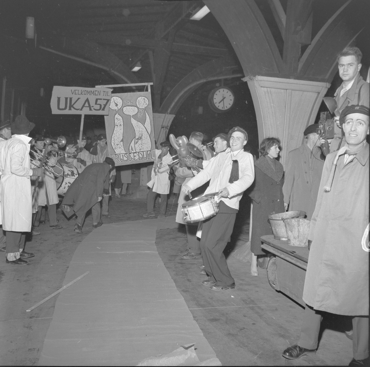 Gjester kommer til UKA -1957