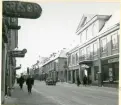 Västerås, Centrum, kv. Loke.
Stora gatan mot väster. C:a 1950.