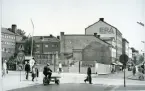 Västerås, Centrum, kv. Lennart.
Hörnet Stora gatan/Vasagatan mot öster, 1963.