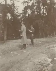 Kronprinsen besöker infanteriskjutskolan i Rosersberg, 1911.