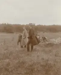 Kronprinsen besöker infanteriskjutskolan i Rosersberg, 1911.