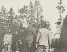 Officerare och två rekryter i uniform m/1910 på Daglaberget.