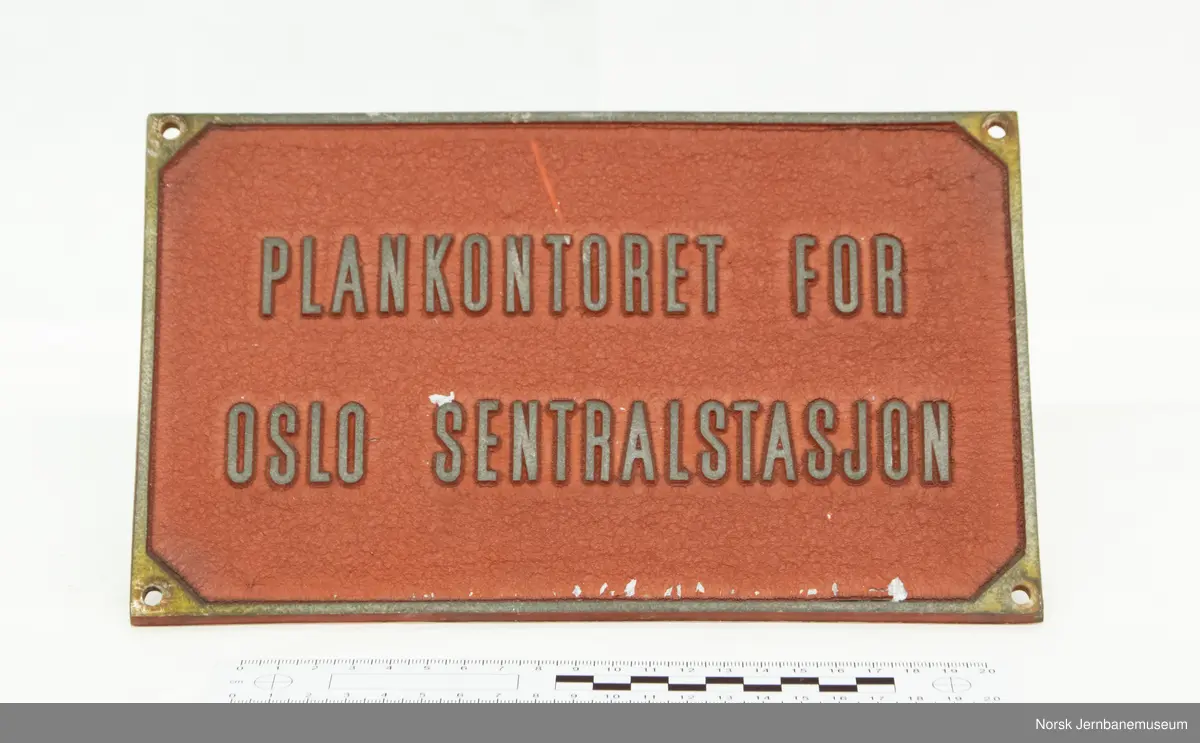 Skilt med påskrift: Plankontoret for Oslo Sentralstasjon