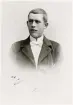 (Blivande) poliskonstapel Johan Magnus Ljungberg, Vislanda, ca 1900.
Bröstbild, halvprofil. Ateljéfoto.