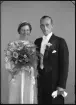 Bröllopsporträtt, brudpar. Bertil Grunditz, Frössvilund 3, Hallstahammar.
Ur Gustaf Åhmans samling.