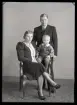 Grupporträtt, Elinor Lund, Kolbäck.
Ur Gustaf Åhmans samling.