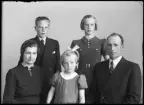 Grupporträtt. Verner Eriksson, Herrevad, Kolbäck.
Ur Gustaf Åhmans samling.