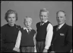 Grupporträtt. Sigurd Johansson, Åby, Kolbäck.
Ur Gustaf Åhmans samling.
