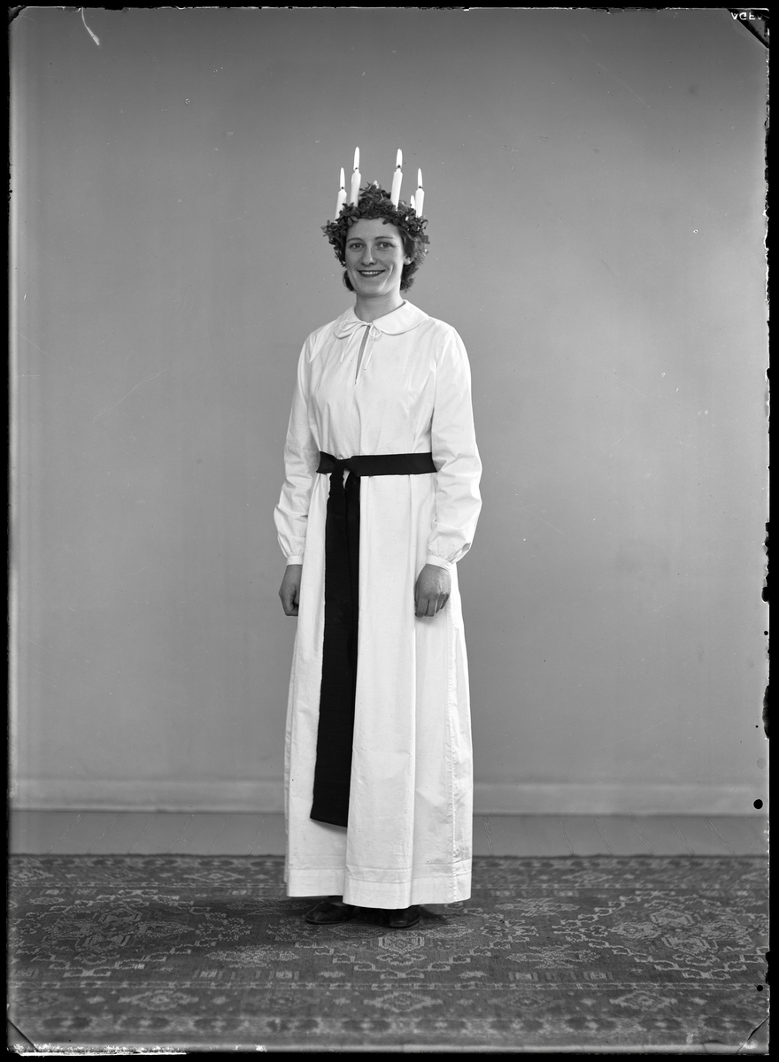 Porträtt, Lucia. Greta Gustafsson, Gränby.
Ur Gustaf Åhmans samling.