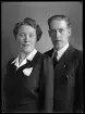 Grupporträtt, två personer. Sigurd Hjelm, Äggeby.
Ur Gustaf Åhmans samling.