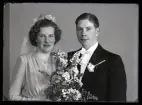 Bröllopsporträtt, brudpar, Åke Gustafsson, Gränby.
Ur Gustaf Åhmans samling.