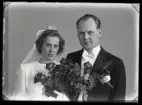 Brudpar, Olle Strange, Solstugan, Horn, Strömsholm.
Ur Gustaf Åhmans samling.