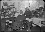 Grupporträtt, två personer. Alfr. Danielsson, Kolbäck.
Ur Gustaf Åhmans samling.