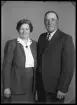 Grupporträtt. Herr och Fru Gustafsson, Gränby.
Ur Gustaf Åhmans samling.