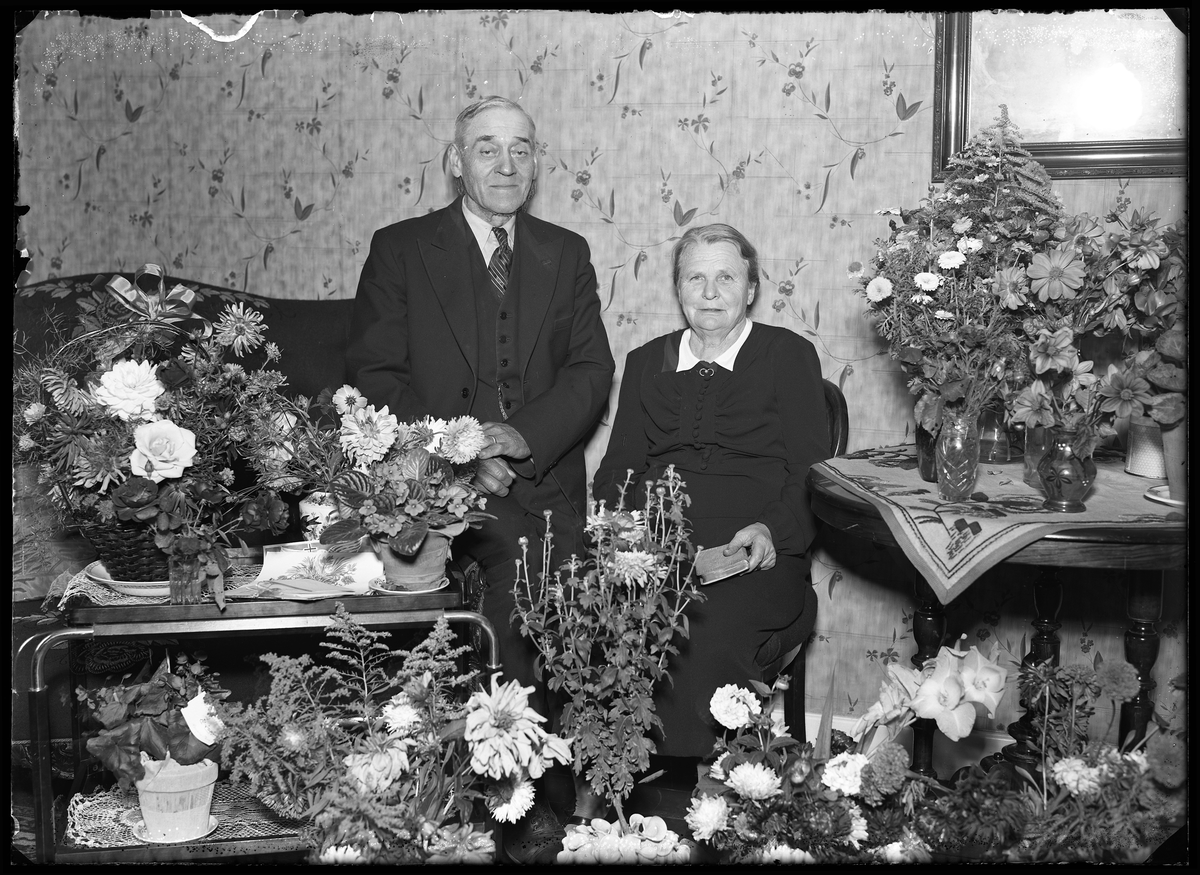 Grupporträtt. 70-års foto, Fru Svensson, Åskebro.
Ur Gustaf Åhmans samling.