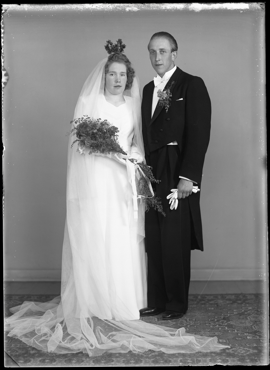 Brudpar, Erik Nordström, Strömsvik, Strömsholm.
Ur Gustaf Åhmans samling.