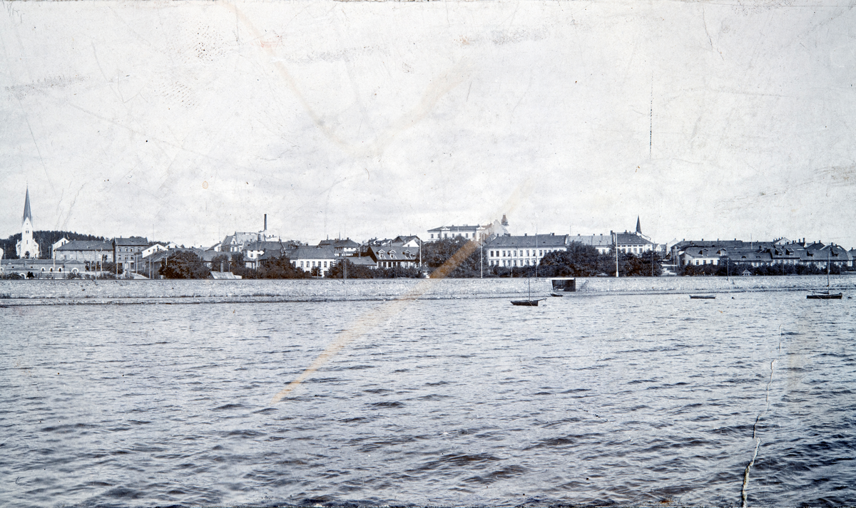 Hamar, Hamarbukta, Hamar Brygge med kran for å heise varer ombord i mjøsbåter,