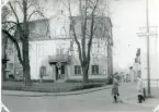 Västerås, Centrum, kv. Livia.
Konstgalleriet i hörnet Stora gatan/Slottsgatan. C:a 1950-tal.